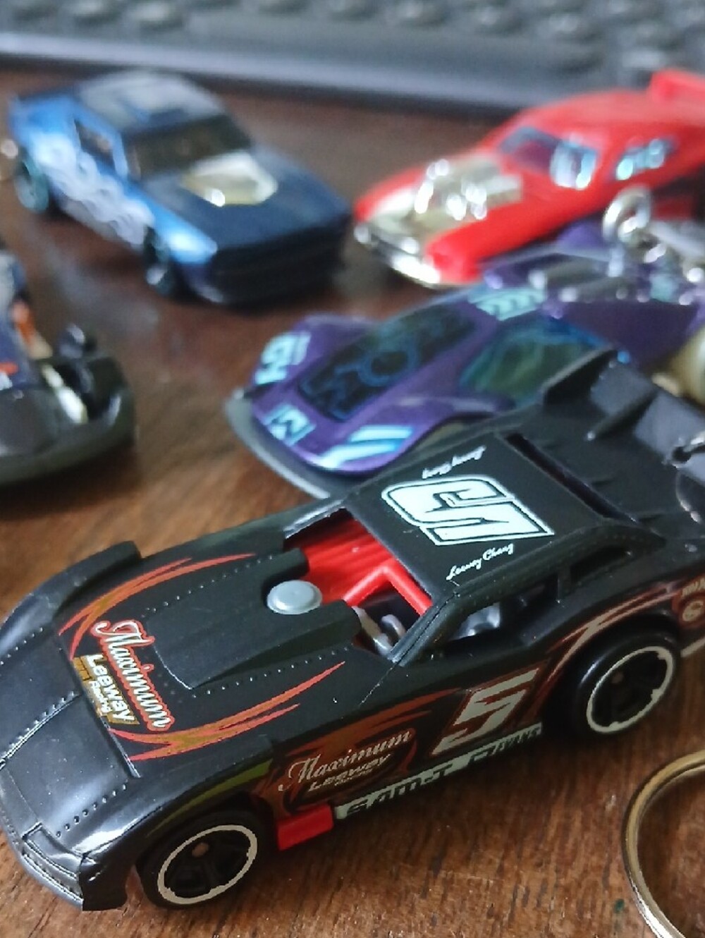 6 Assorted Keychains Race Car Set - Picture 4 of 5
